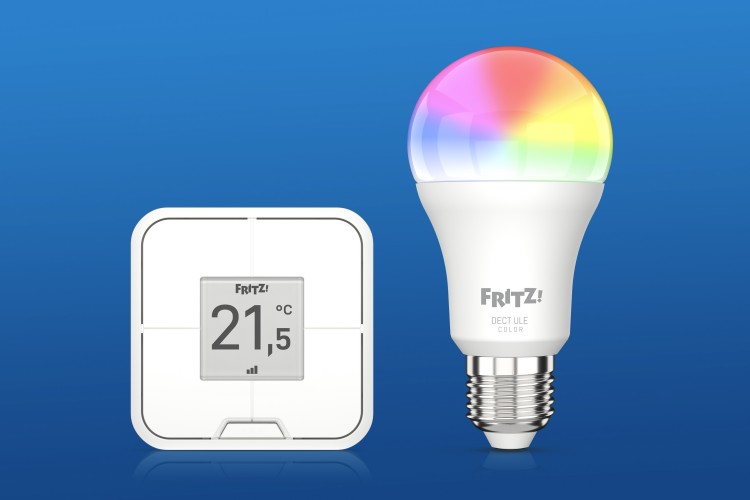 LED-Lampe FRITZ!DECT 500 und der Vierfach-Taster FRITZ!DECT 440 mit Display