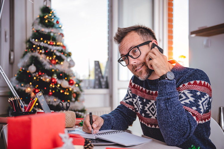 Viele Berufstätige sind trotz Urlaub zwischen den Jahren per Kurznachricht, E-Mail oder Telefon erreichbar Viele Berufstätige sind trotz Urlaub zwischen den Jahren per Kurznachricht, E-Mail oder Telefon erreichbar