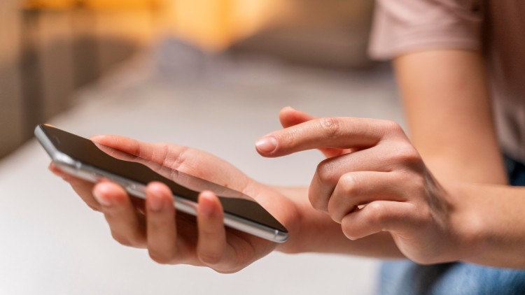 Sparen beim Telefonieren ins Ausland (Bild: www.freepik.com) Mobiltelefon