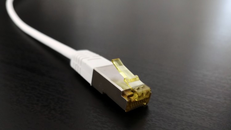 Schnelleres Internet: Höhere Bandbreiten bei Mindestversorgung beschlossen Netzwerkkabel