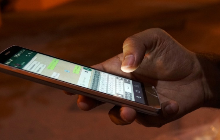 Umfrage: Mein Smartphone ist für andere tabu Smartphone in der Hand