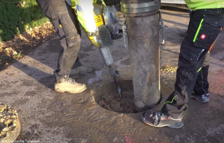 Keyhole-Verfahren für Glasfaser-Verlegung