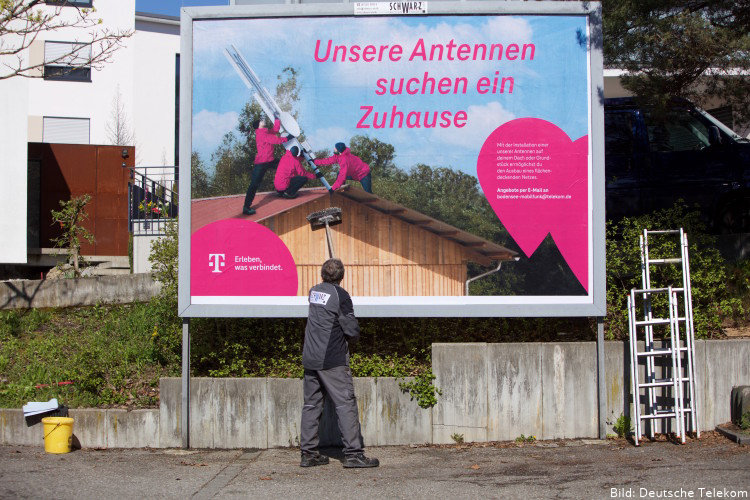 Telekom geht in Überlingen mit Plakaten und Zeitungsanzeigen auf die Suche nach Mobilfunkstandorten (Bild: Deutsche Telekom) Telekom geht in Überlingen mit Plakaten und Zeitungsanzeigen auf die Suche nach Mobilfunkstandorten